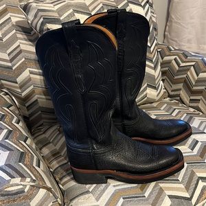 You’ll love wearing these soft leather W’s boots S7
